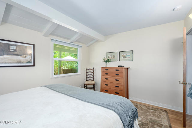 22101 Mulholland Drive, Woodland Hills CA: https://media.crmls.org/mediaz/6fbe39e9-e81b-43cc-bbf3-20856a87355f.jpg