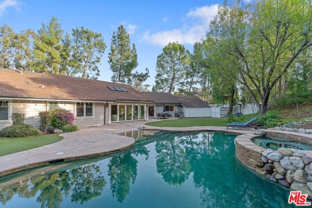 24901 Jim Bridger Road, Hidden Hills CA: https://media.crmls.org/mediaz/6fbe3f80-9237-471b-9ad4-454d95bc12aa.jpg