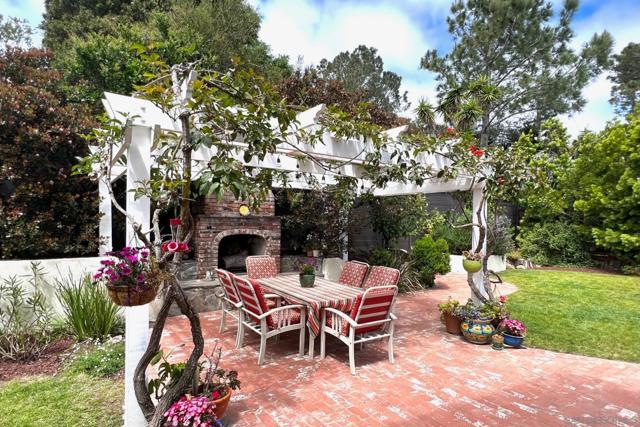 548 Tarento Dr, San Diego CA: https://media.crmls.org/mediaz/6fbe7c34-014f-4314-bb79-0cb09b72798c.jpg