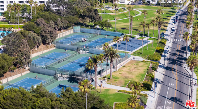 2940 Neilson Way, Santa Monica CA: https://media.crmls.org/mediaz/6fbef0c9-8e3b-494f-8ceb-1ce77a6beb8e.jpg