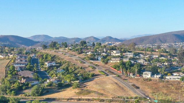 1682 Saddlehorn Drive, San Marcos CA: https://media.crmls.org/mediaz/6fbf2490-e724-49f8-bf01-91491bd438d8.jpg
