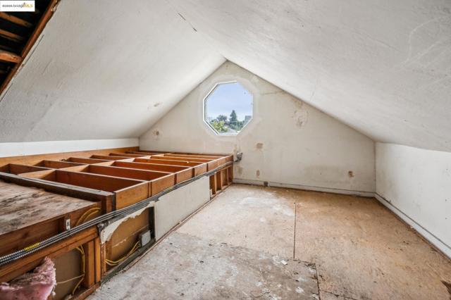 1820 International Blvd, Oakland CA: https://media.crmls.org/mediaz/6fbf395f-c351-441f-84a7-f06a88307e42.jpg