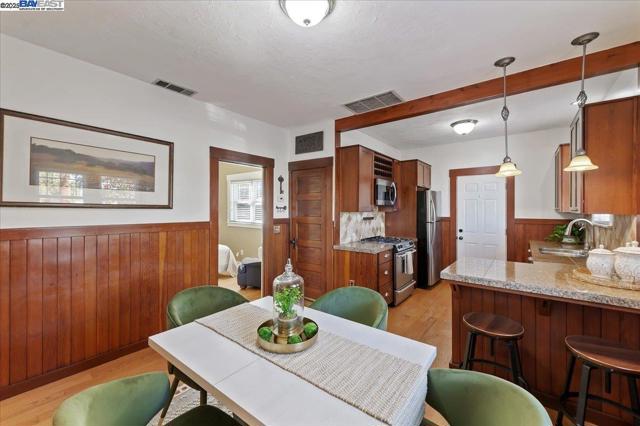 905 S Livermore Ave, Livermore CA: https://media.crmls.org/mediaz/6fbf81cb-1917-4507-b20c-bbc4b91b5705.jpg