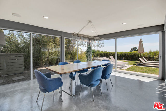 9892 BEVERLY GROVE Drive, Beverly Hills CA: https://media.crmls.org/mediaz/6fc00107-dd83-424b-97c6-098ad91452d6.jpg