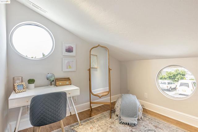 539 Golden Gate Ave, Richmond CA: https://media.crmls.org/mediaz/6fc01908-48c3-41ff-adee-2a1c6751c975.jpg