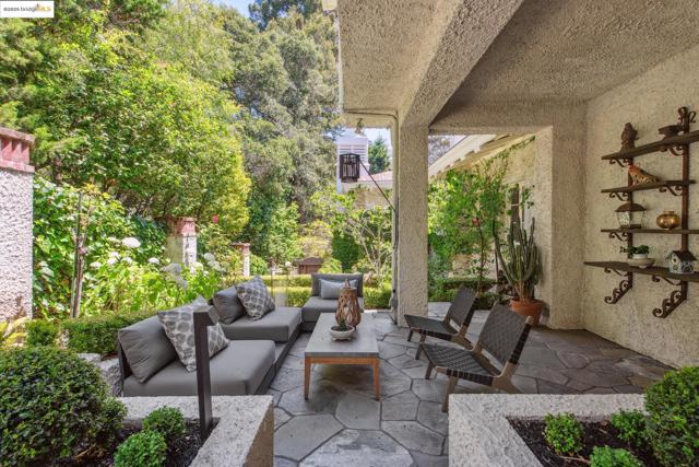 305 The Uplands, Berkeley CA: https://media.crmls.org/mediaz/6fc02b12-bbd4-4574-8503-6b02dd60bd81.jpg