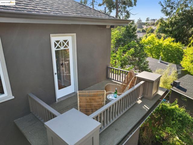 733 Carlston Ave., Oakland CA: https://media.crmls.org/mediaz/6fc09ce2-75cf-4a4d-8d29-fe640e940b01.jpg