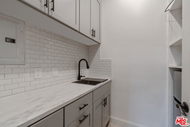 24901 Jim Bridger Road, Hidden Hills CA: https://media.crmls.org/mediaz/6fc10976-8f8e-4769-98ae-7638b2140b31.jpg