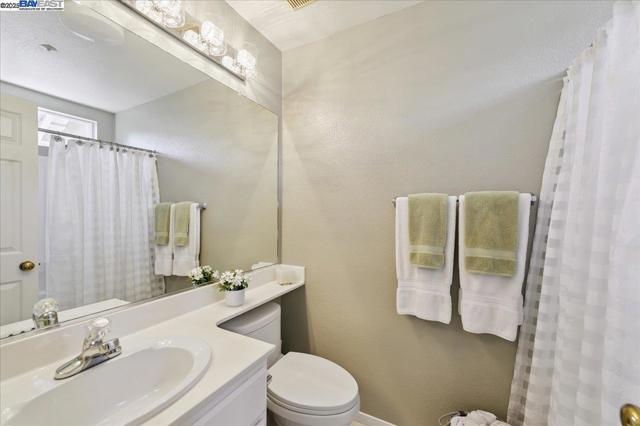 4682 Central Pkwy, Dublin CA: https://media.crmls.org/mediaz/6fc10f75-f19b-4edc-939d-de68b5fe83e9.jpg