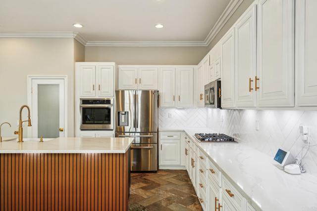 Detail Gallery Image 7 of 35 For 32555 Safflower St, Winchester,  CA 92596 - 5 Beds | 5 Baths