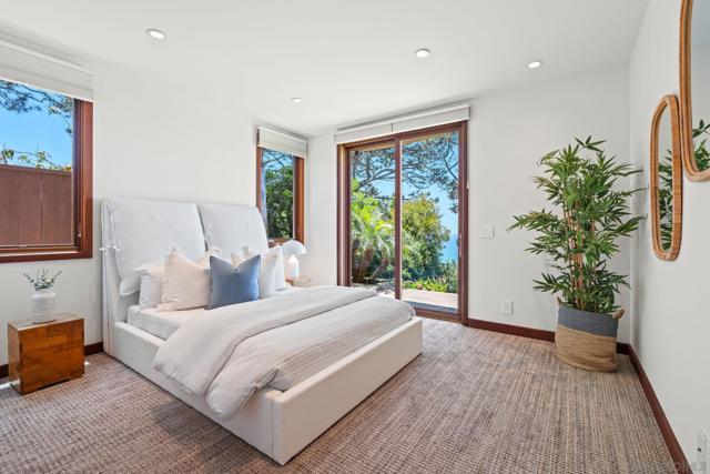 354 Ocean View Ave, Del Mar CA: https://media.crmls.org/mediaz/6fc18d7d-9f04-4886-bded-b4d5199916f1.jpg