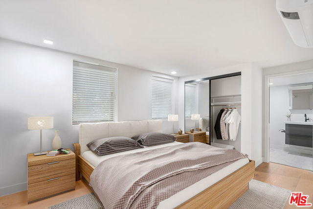 12320 MONTANA Avenue, Los Angeles CA: https://media.crmls.org/mediaz/6fc1af94-de30-40d9-9f77-b2ebae23826e.jpg