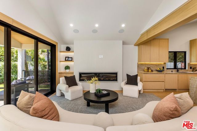 5305 Allott Avenue, Sherman Oaks CA: https://media.crmls.org/mediaz/6fc1ea4d-7b47-4e4e-ba49-292facc760be.jpg