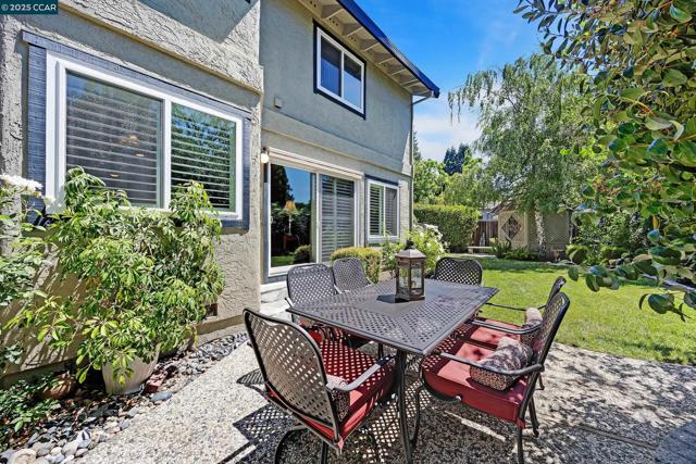 100 Chadbourne Dr, Danville CA: https://media.crmls.org/mediaz/6fc23a05-a158-49f1-a93e-f5041f836f70.jpg