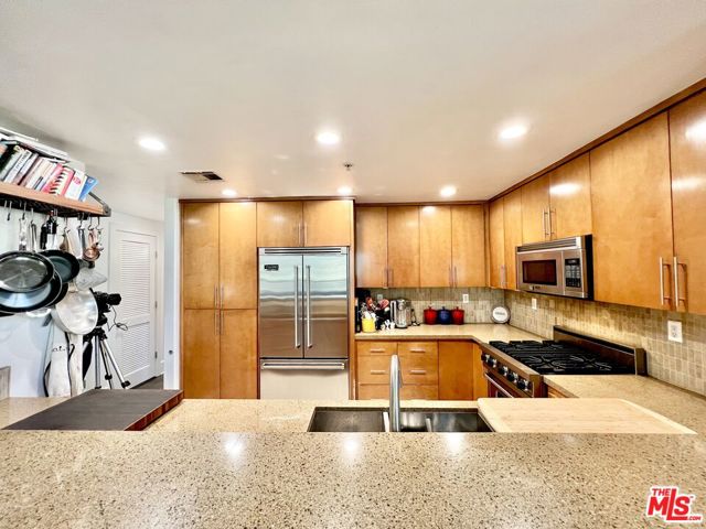 Image 7 of 26 For 357 Hayworth Avenue 201