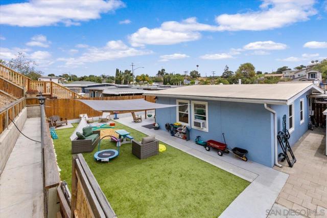 6212 Streamview Dr, San Diego CA: https://media.crmls.org/mediaz/6fc2e9b5-15a0-49bf-8800-3289c3511307.jpg