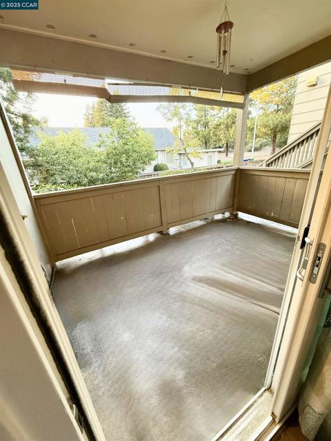 405 405 Weymouth, Hercules CA: https://media.crmls.org/mediaz/6fc3654e-f6be-4e5b-b03e-f0b2d13e2cd3.jpg