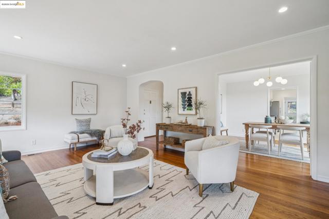 5968 Chabot Crest, Oakland CA: https://media.crmls.org/mediaz/6fc42f43-84c9-4f2c-8526-6e8d2b1c8ecb.jpg