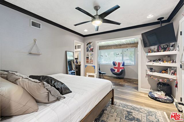 22450 Hatteras Street, Woodland Hills CA: https://media.crmls.org/mediaz/6fc442a0-1164-467f-ba4e-3d70c382a84d.jpg