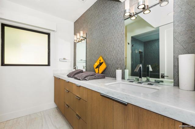 5527 Calumet Ave, La Jolla CA: https://media.crmls.org/mediaz/6fc4524b-58e0-4064-91a6-f41bdd48d458.jpg