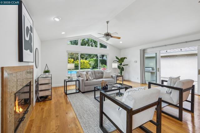 1450 Finley Ln, Alamo CA: https://media.crmls.org/mediaz/6fc46430-edc0-4dd3-beff-92b6b25bf255.jpg