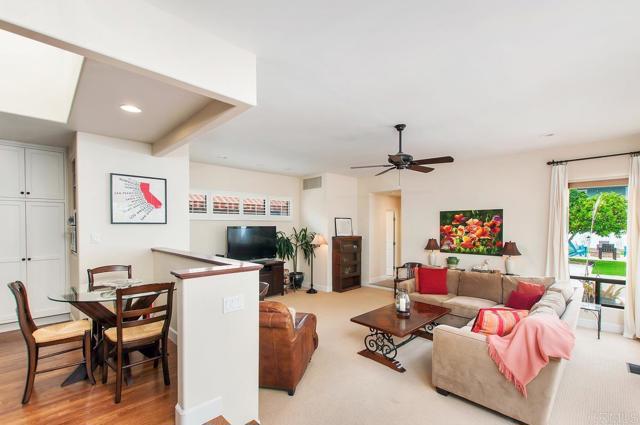 1033 Encino Row, Coronado CA: https://media.crmls.org/mediaz/6fc48d7d-ca33-4f25-80f4-6b4cb223f6d8.jpg