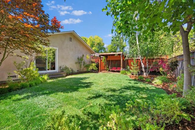 1271 Petersen Court, Los Altos CA: https://media.crmls.org/mediaz/6fc4accf-df3d-4a05-825c-de29bfd403fd.jpg