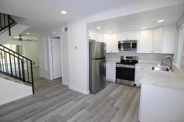 9793 Caminito Cuadro, San Diego CA: https://media.crmls.org/mediaz/6fc4bc9c-89c1-4be5-8bf5-bf2b66af55d7.jpg