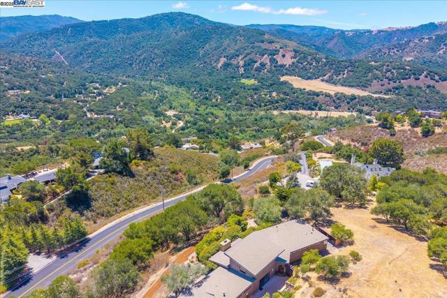 15335 Via Los Tulares, Carmel Valley CA: https://media.crmls.org/mediaz/6fc4c334-7835-4aad-8407-c00cd709faa6.jpg