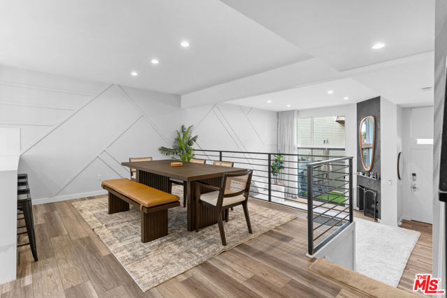 4360 Glencoe Avenue, Marina del Rey CA: https://media.crmls.org/mediaz/6fc4f3ea-6edd-4b9f-976c-79bd0a7a87e8.jpg
