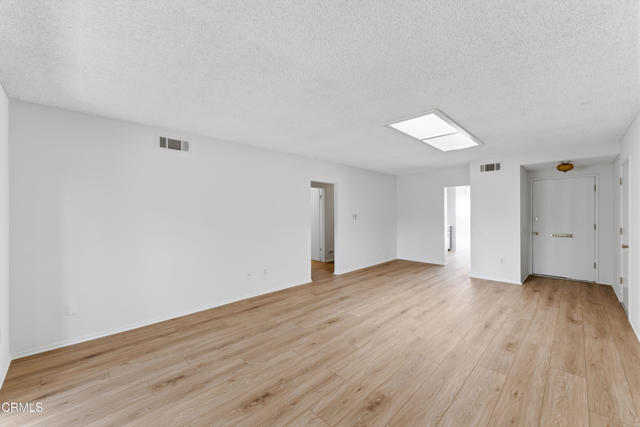 Detail Gallery Image 5 of 35 For 7202 Village 7, Camarillo,  CA 93012 - 2 Beds | 2 Baths