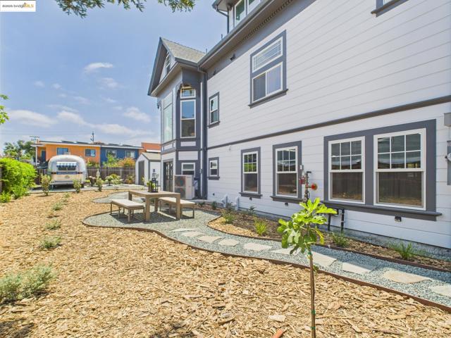 2602 Adeline St, Oakland CA: https://media.crmls.org/mediaz/6fc68fbe-b3bb-4666-8fa9-9510a85b3444.jpg
