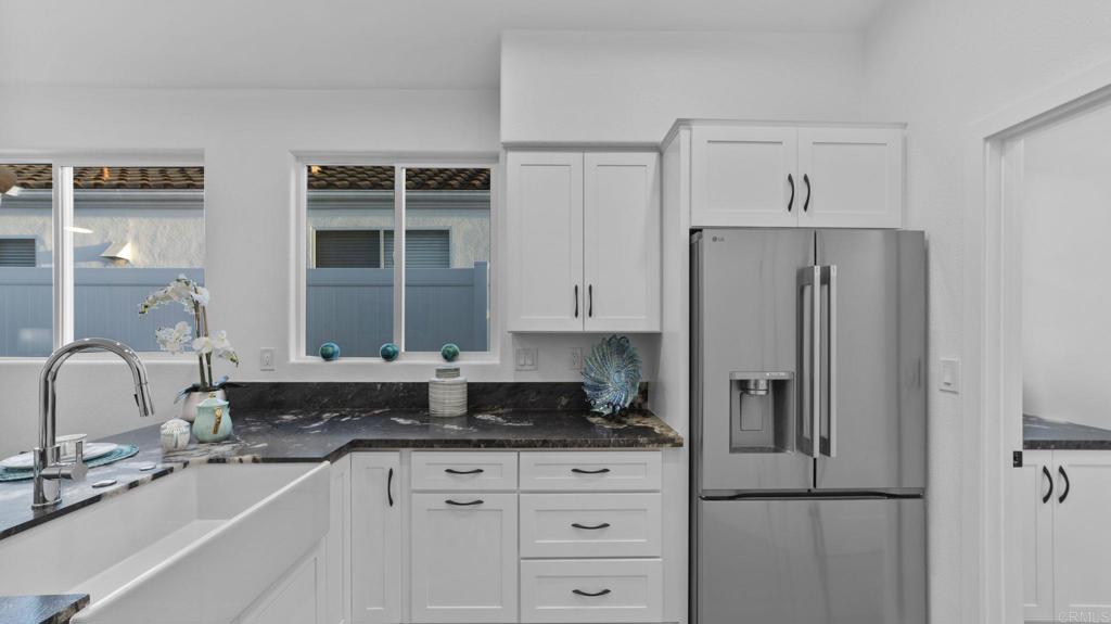 4888 Thebes - photo 18