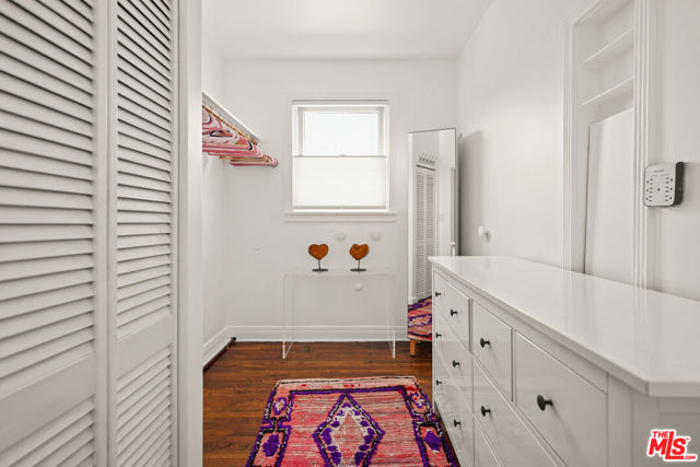 236 S 5th Avenue, Venice CA: https://media.crmls.org/mediaz/6fc70309-ab22-49f3-b658-a44ce452d326.jpg