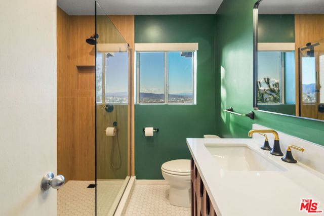 1313 Corona Drive, Glendale CA: https://media.crmls.org/mediaz/6fc7e4cf-25cd-4b6f-af0b-cb223cd46042.jpg