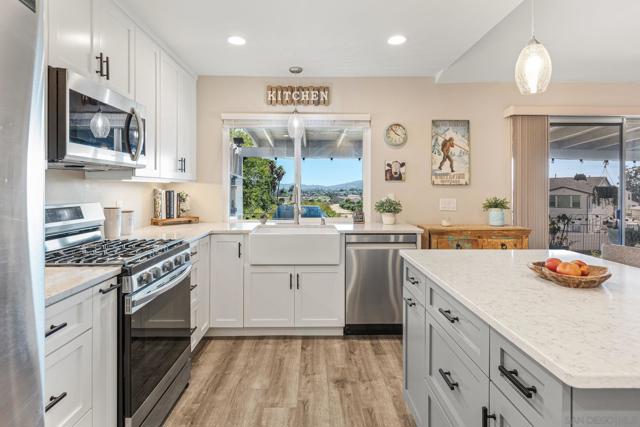 2092 Golden Circle Dr, Escondido CA: https://media.crmls.org/mediaz/6fc7ec97-63bf-454d-9960-3d577b1f5c1e.jpg