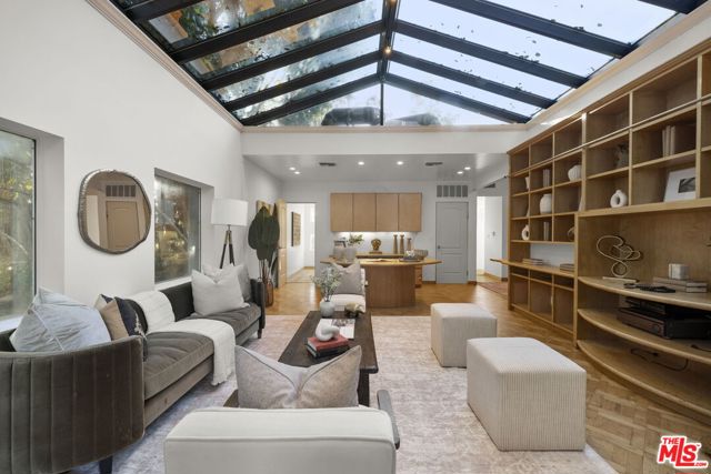 2980 Hollyridge Drive, Los Angeles CA: https://media.crmls.org/mediaz/6fc7ff83-58ac-4903-a61c-99da3d056360.jpg