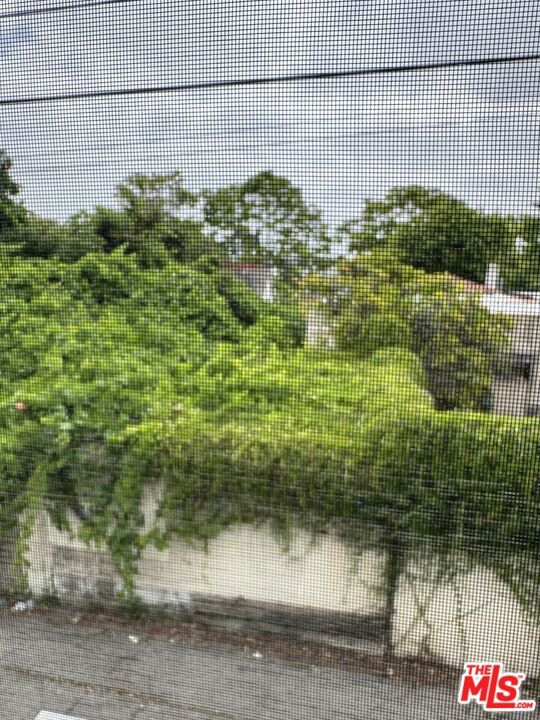 428 S DOHENY Drive, Beverly Hills CA: https://media.crmls.org/mediaz/6fc9a4ed-e98a-4b63-be83-c5bccf004dfc.jpg