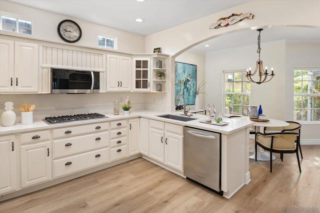 260 H Avenue, Coronado CA: https://media.crmls.org/mediaz/6fc9cf94-987f-4c06-9a6c-26a0a49a73a6.jpg