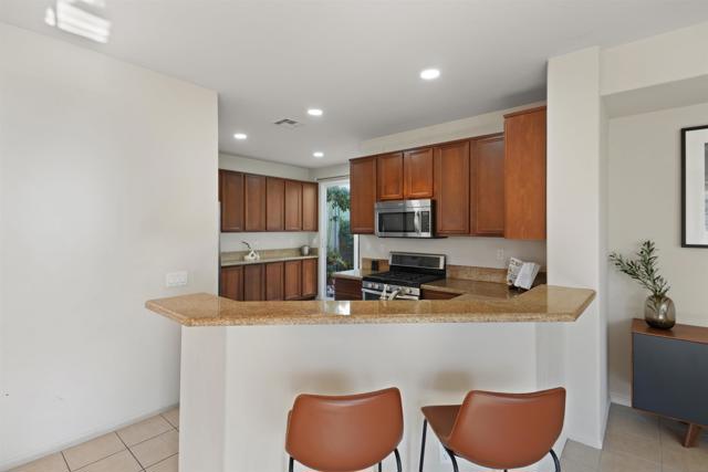 1445 Caminito Sicilia, Chula Vista CA: https://media.crmls.org/mediaz/6fca2042-1b1c-4bd8-9b5e-22f0a9c489aa.jpg