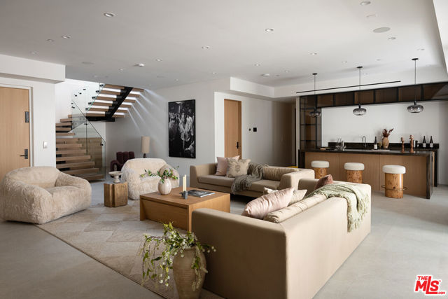 23615 Long Valley Road, Hidden Hills CA: https://media.crmls.org/mediaz/6fca297a-8480-4420-99d0-8105176583f5.jpg