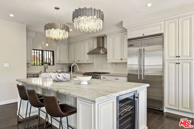 5940 Manola Way, Los Angeles CA: https://media.crmls.org/mediaz/6fca3306-4f66-4177-9f46-fd70f7e2cd25.jpg