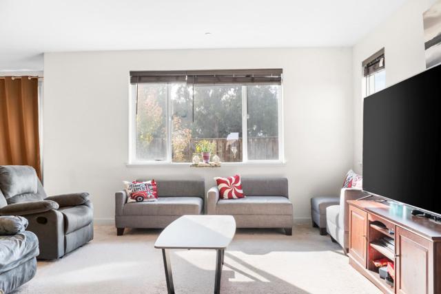 390 Tanoak Street, Hollister CA: https://media.crmls.org/mediaz/6fca567a-68f0-40ac-b382-081ebfa8914f.jpg