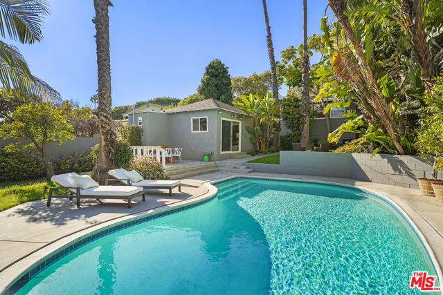 2212 Navy Street, Santa Monica CA: https://media.crmls.org/mediaz/6fca750e-54f5-4a90-8db3-11c059f38ee2.jpg