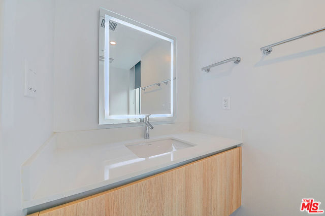 200 W Ocean Boulevard, Long Beach CA: https://media.crmls.org/mediaz/6fca75f5-7780-4221-b825-86004c16b79c.jpg