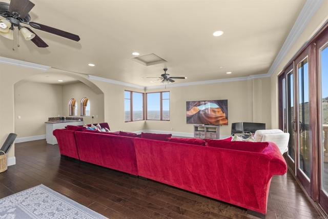 Detail Gallery Image 23 of 28 For 8039 El Cielo, Rancho Santa Fe,  CA 92067 - 5 Beds | 6/1 Baths