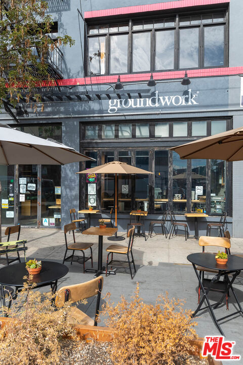 416 S Spring Street, Los Angeles CA: https://media.crmls.org/mediaz/6fcb3d07-0c79-4b05-82d3-80dec98341cd.jpg