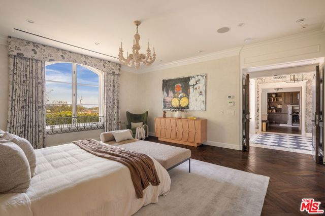 5 Bed Home for Sale in Los Angeles, California