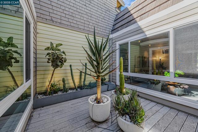 2280 Hastings Dr, Belmont CA: https://media.crmls.org/mediaz/6fcc0bca-a13d-48e7-9d0f-03babe19ffc7.jpg