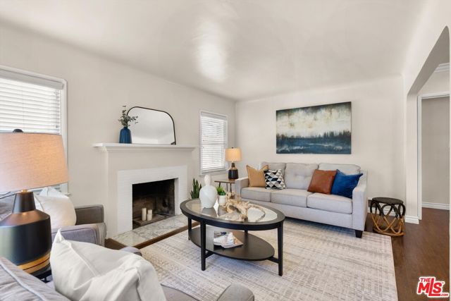 8420 Bleriot Avenue, Los Angeles CA: https://media.crmls.org/mediaz/6fcc1c39-d1f5-4d44-8fc8-076cd6cc65d7.jpg